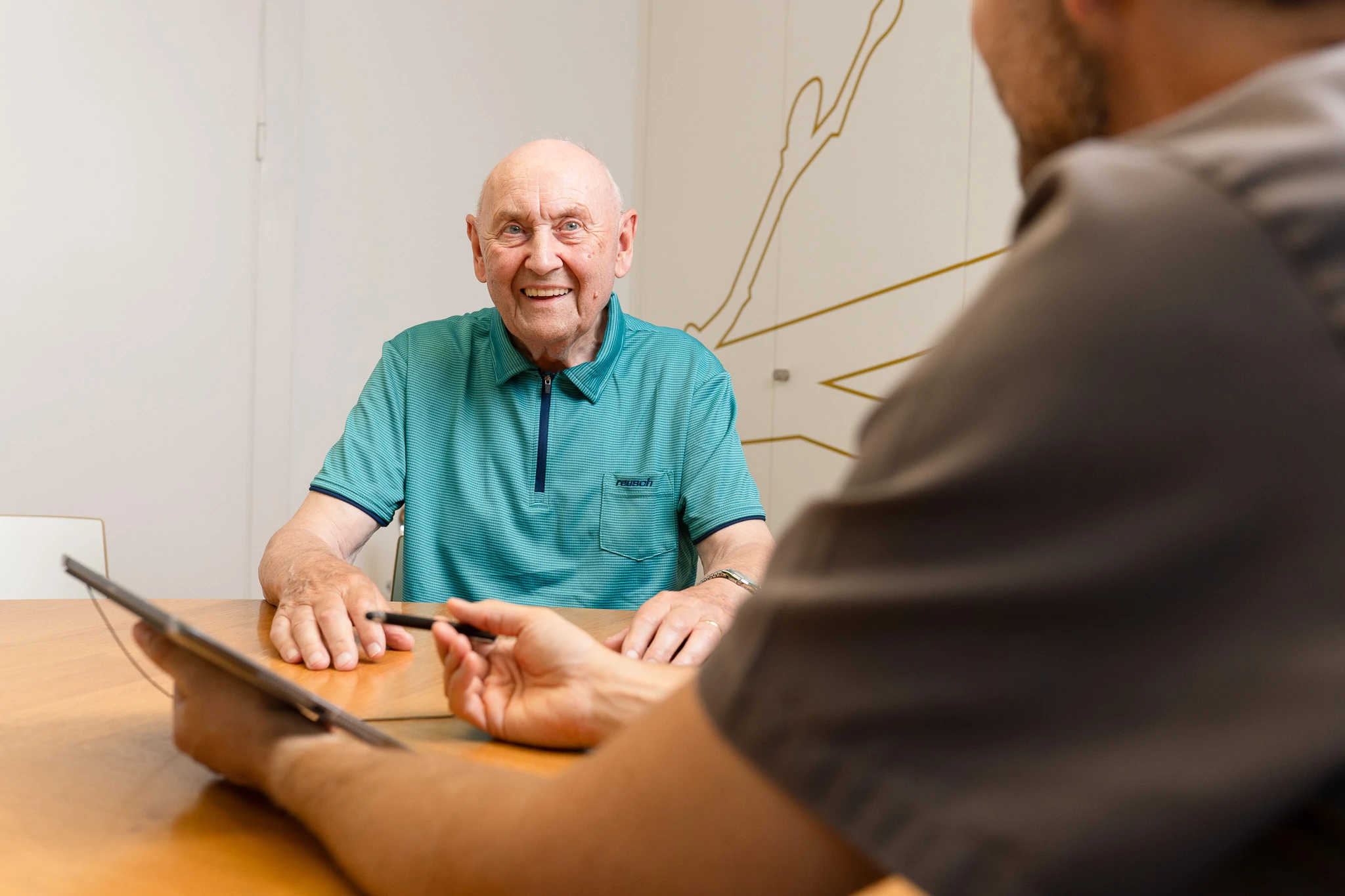 Patient wird von Dr. Henninger beraten.