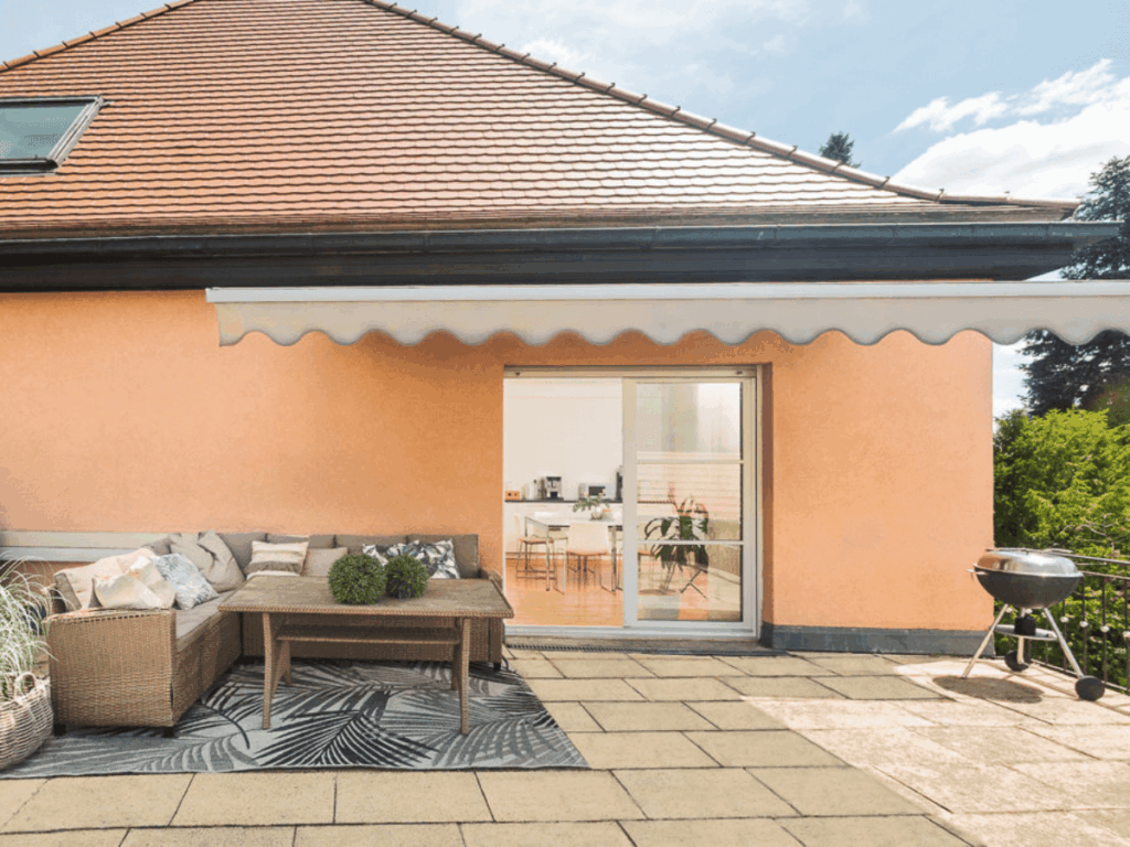 Terrasse für Mitarbeiter in der Zahnarztpraxis Dr. Henninger.