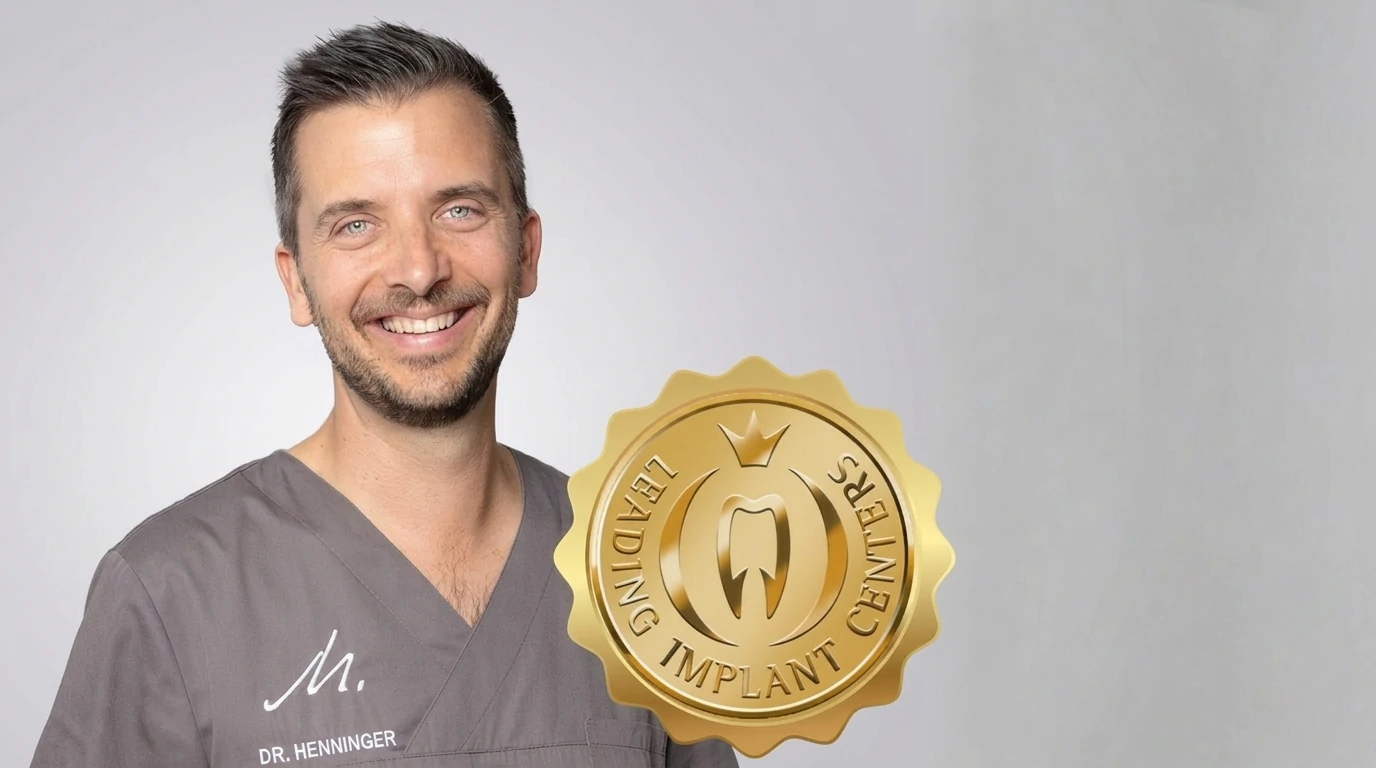 Dr.Henninger mit Leading-Implantat-Siegel.